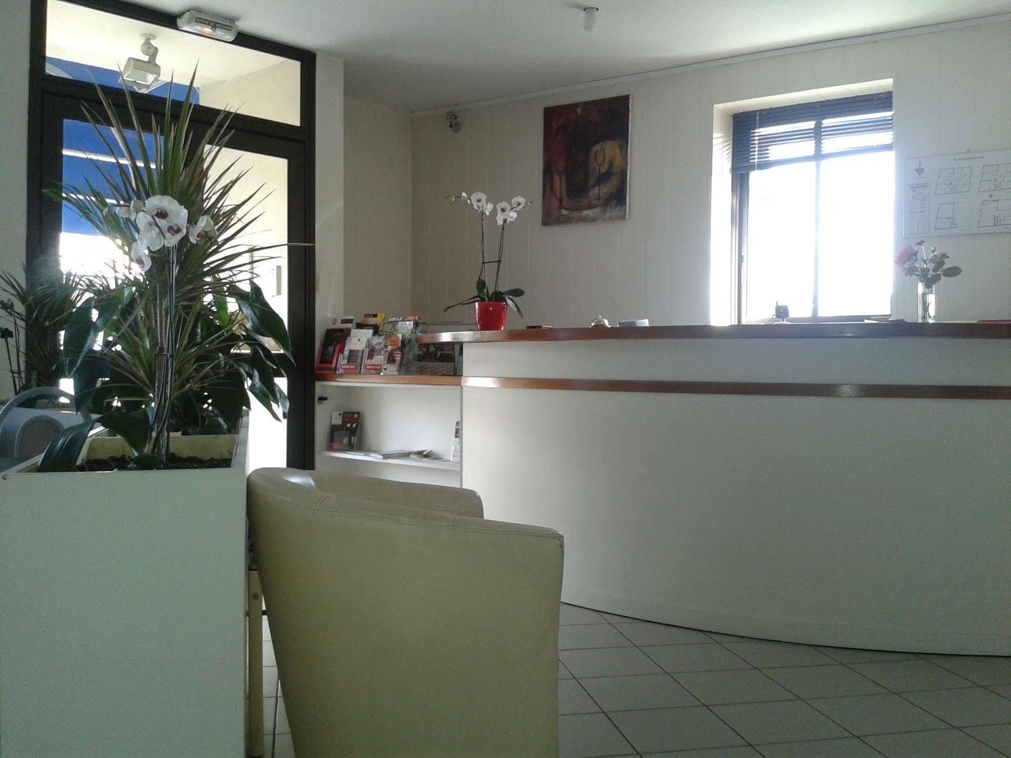 Hotel Entre 2 Mers Proche Bordeaux Carbon-Blanc Exterior foto